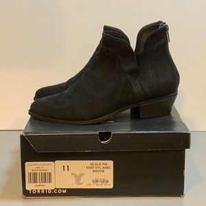 11W Perforated Detail Ankle Bootie